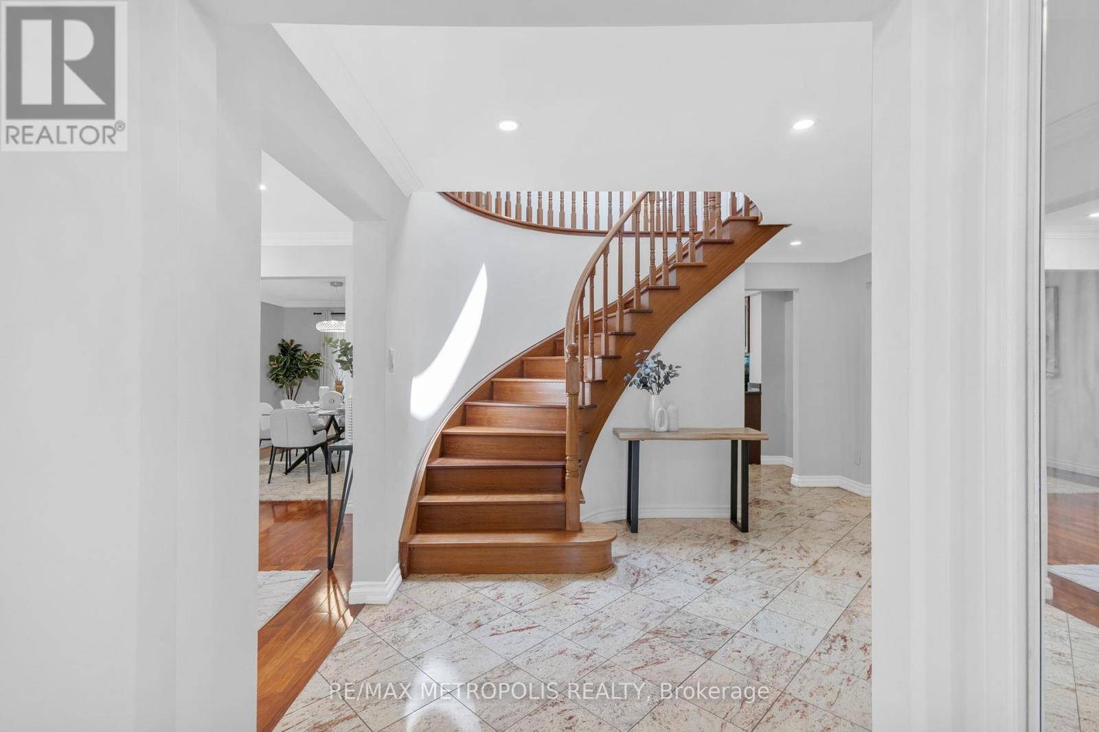 Toronto (milliken), ON M1V2A3,267 INGLETON BOULEVARD