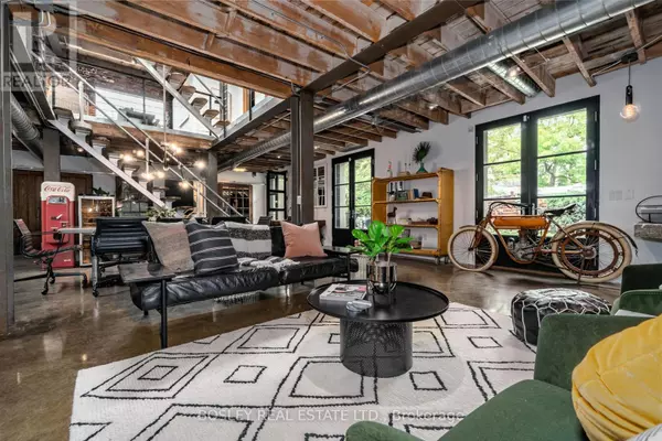 9 PEYTON LANE, Toronto (south Riverdale), ON M4M3B5