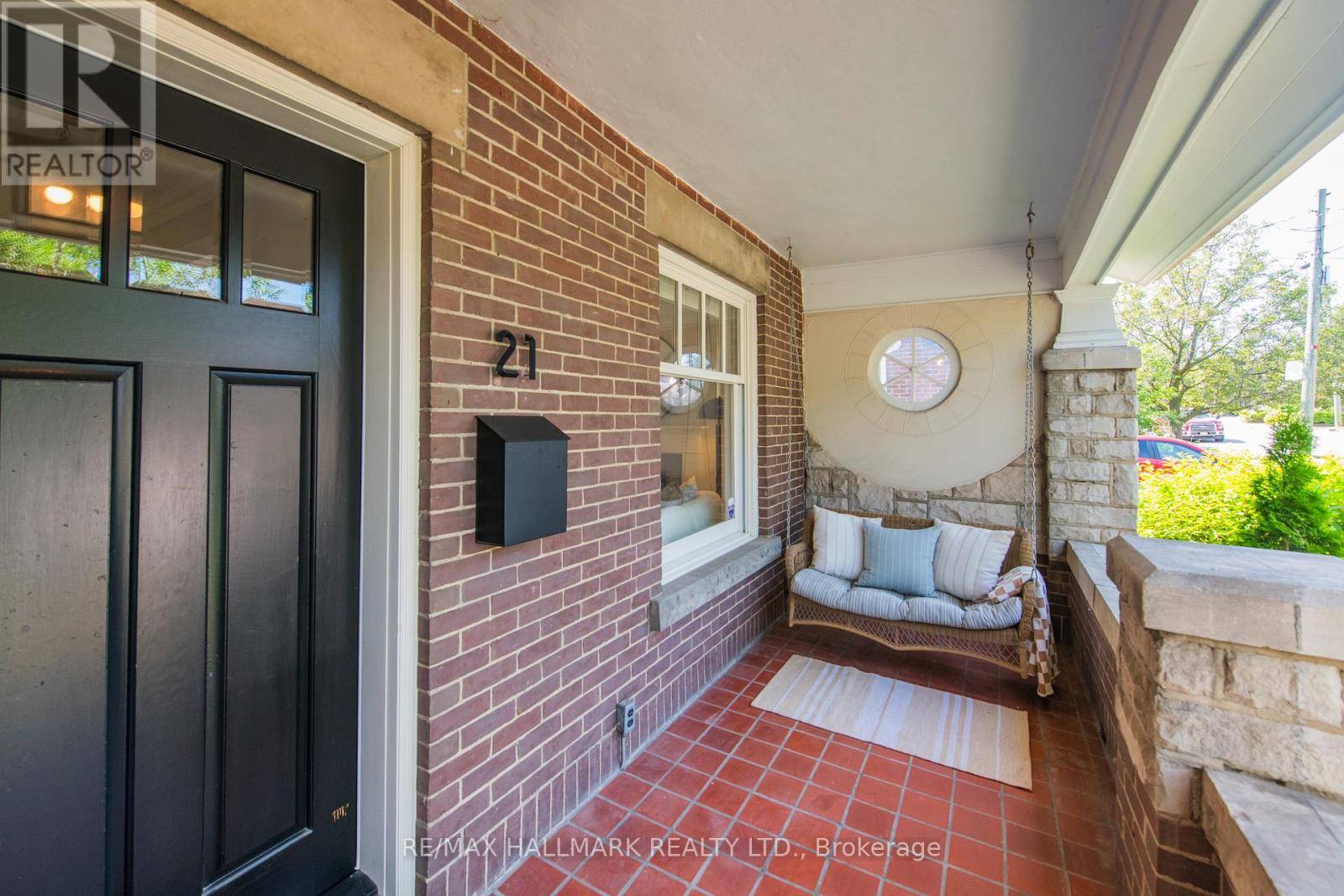 Toronto (birchcliffe-cliffside), ON M1N3G9,21 EASTWOOD AVENUE