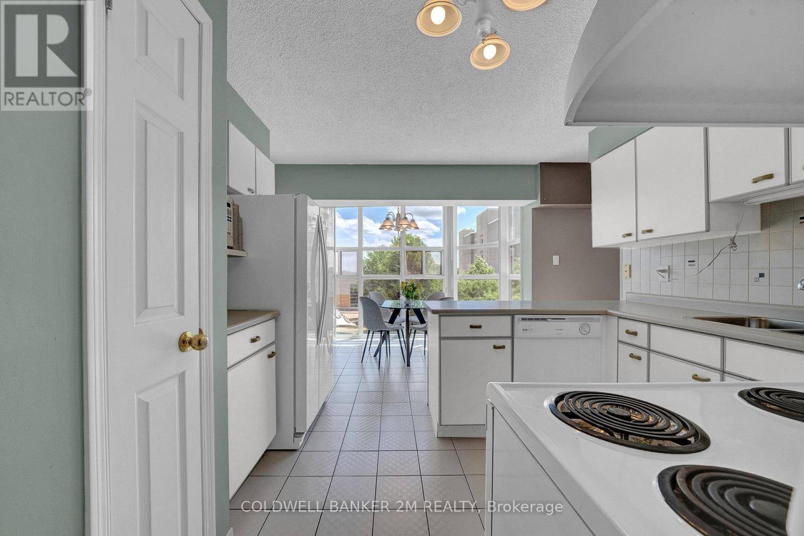 Oshawa (central), ON L1H8B7,80 Athol ST East #302