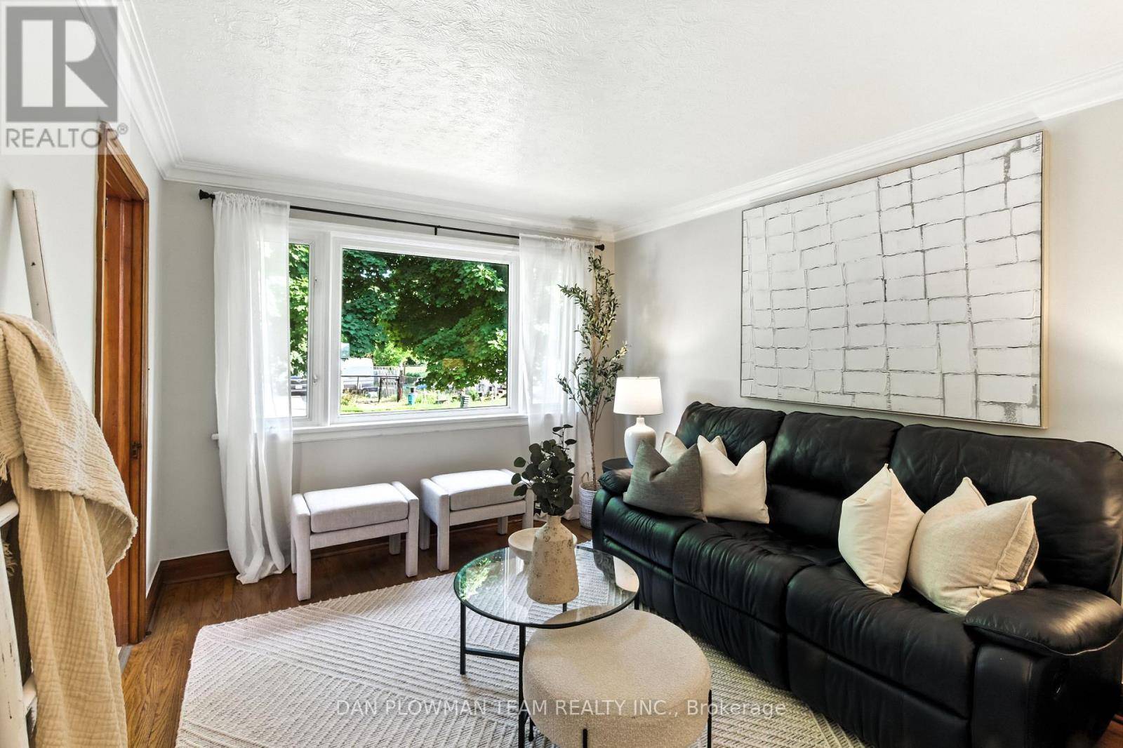 Oshawa (central), ON L1H2V9,314 MITCHELL AVENUE