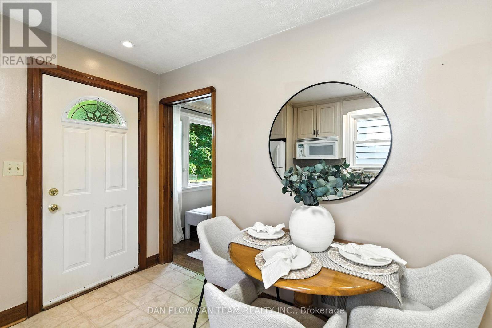 Oshawa (central), ON L1H2V9,314 MITCHELL AVENUE