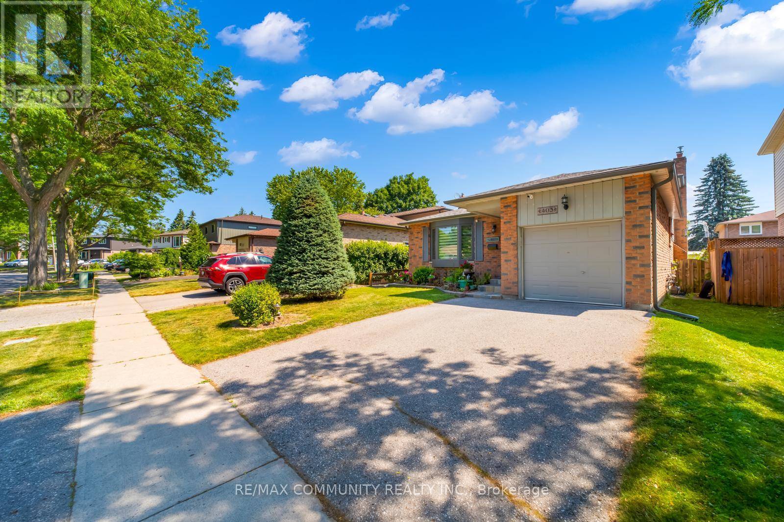 Oshawa (eastdale), ON L1G7R6,403 GOTHIC DRIVE