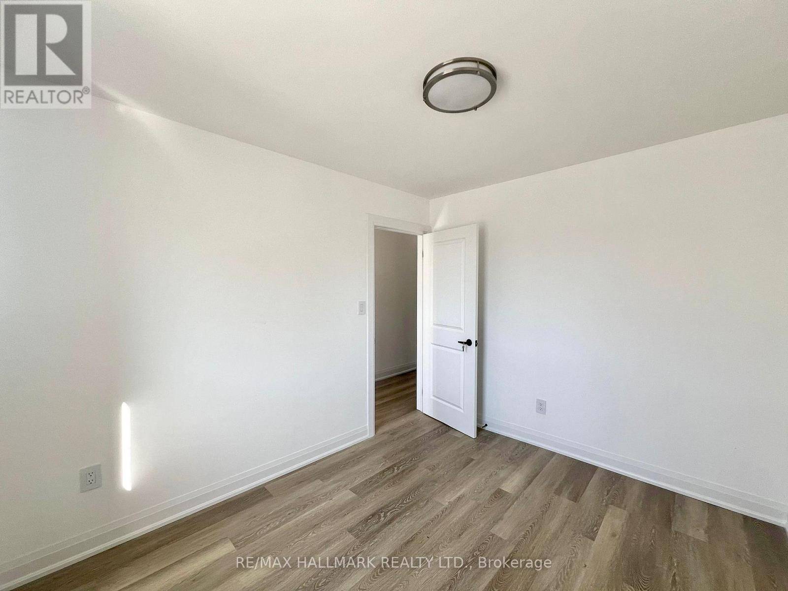 Toronto (north Riverdale), ON M4M1Y7,822 Gerrard ST East #1
