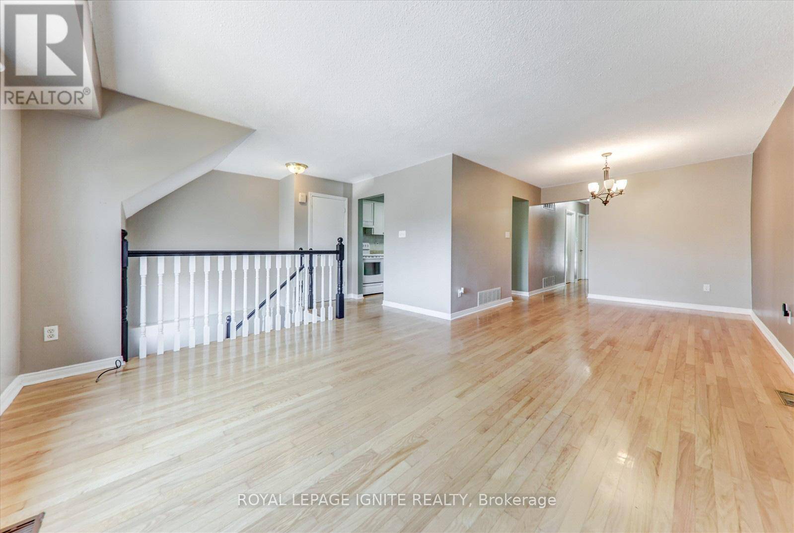 Oshawa (centennial), ON L1G7M7,1279 Northmount ST #Main