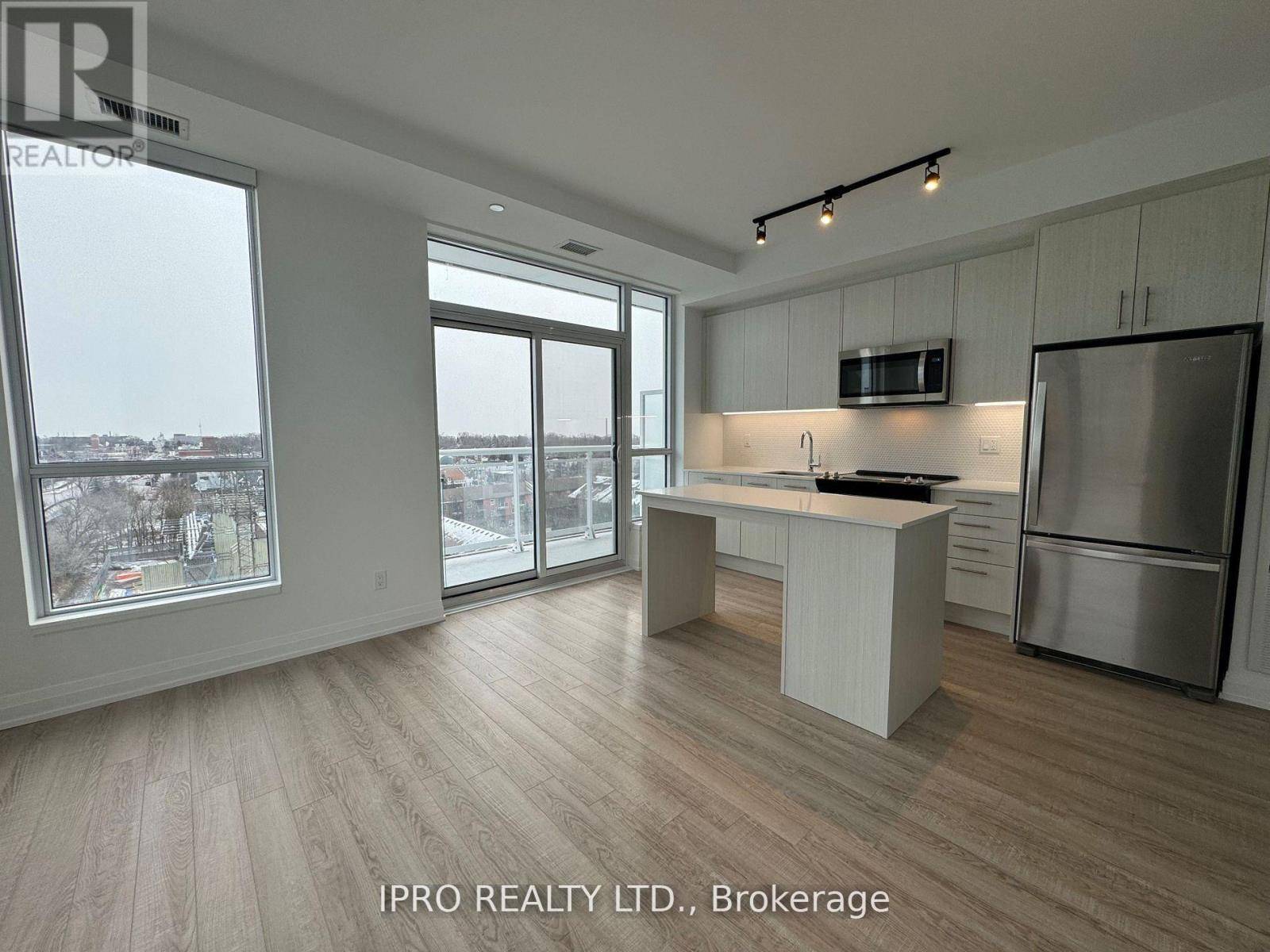 Toronto (east End-danforth), ON M4C4X4,286 Main ST #712