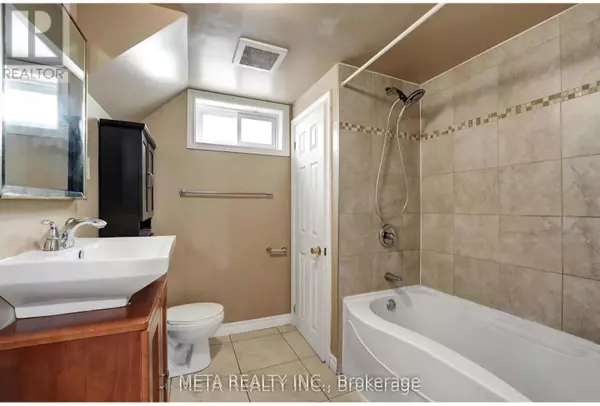 Oshawa (eastdale), ON L1G6J8,149 Riverside DR North #lower