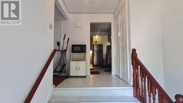Toronto (malvern), ON M1B1Y7,55 LITTLELEAF DRIVE