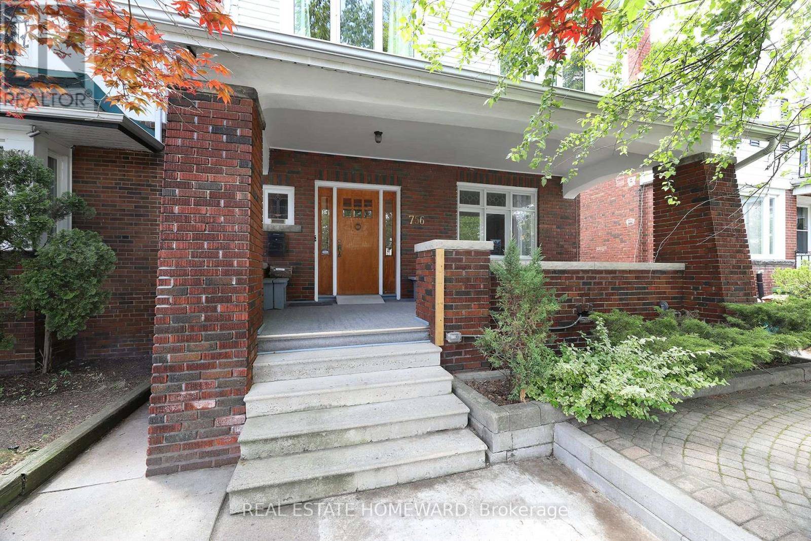 Toronto (danforth), ON M4C3C4,756 COXWELL AVENUE