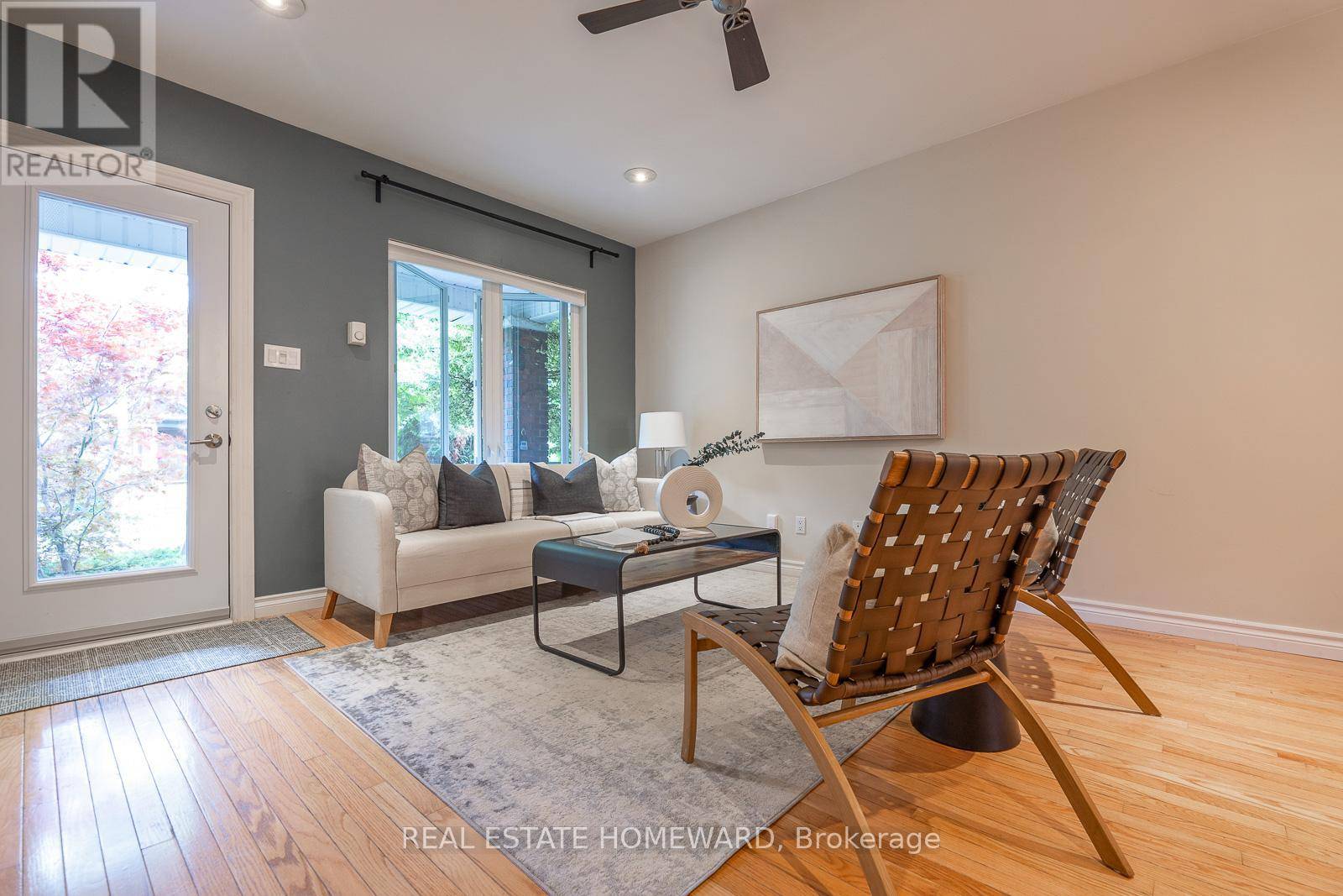 Toronto (south Riverdale), ON M4M2V1,251 BOSTON AVENUE