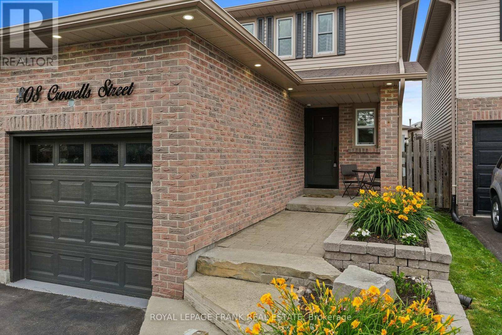 Oshawa (pinecrest), ON L1K1X4,808 CROWELLS STREET