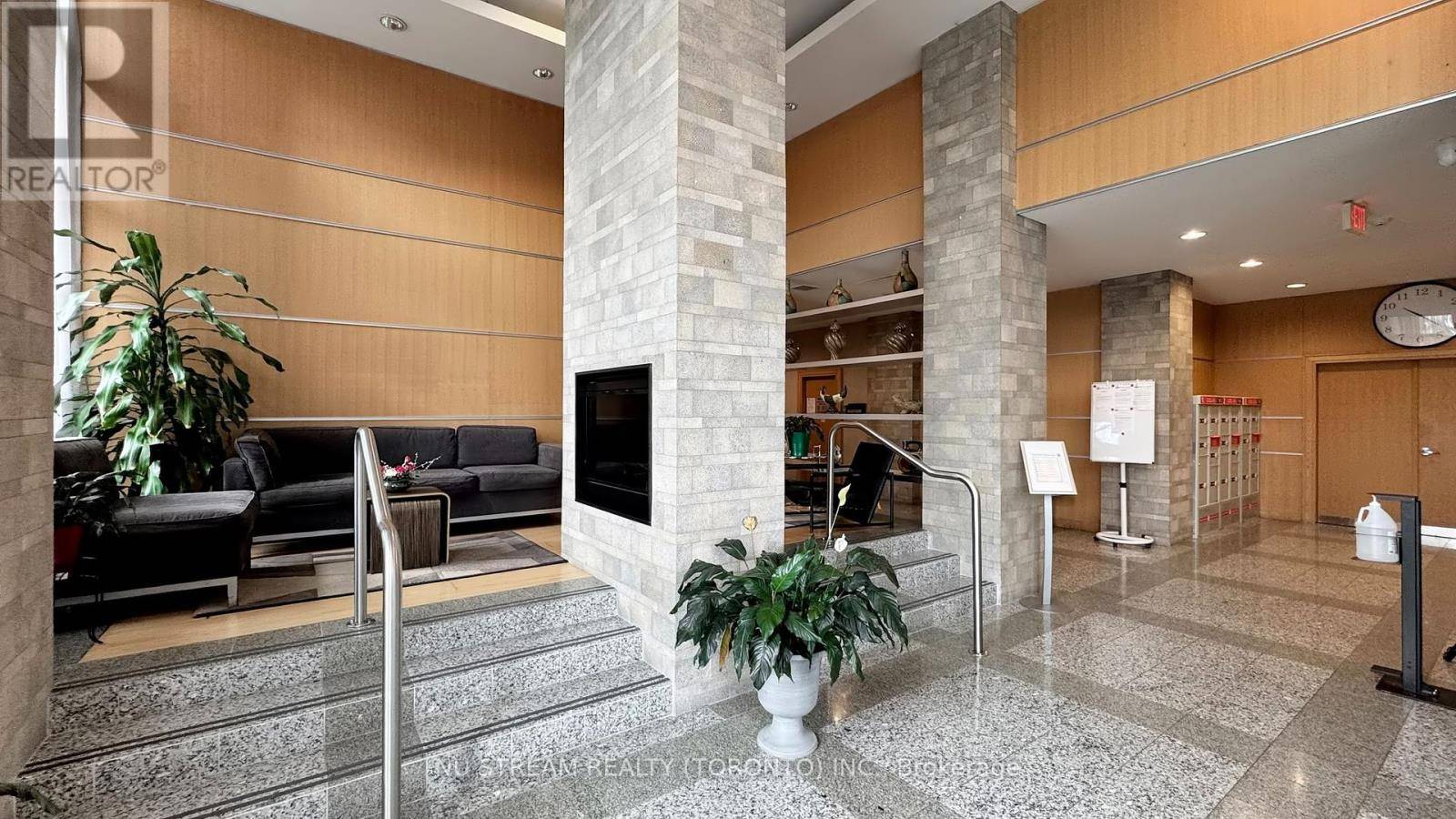 Toronto (woburn), ON M1H0A1,68 Grangeway AVE #1709