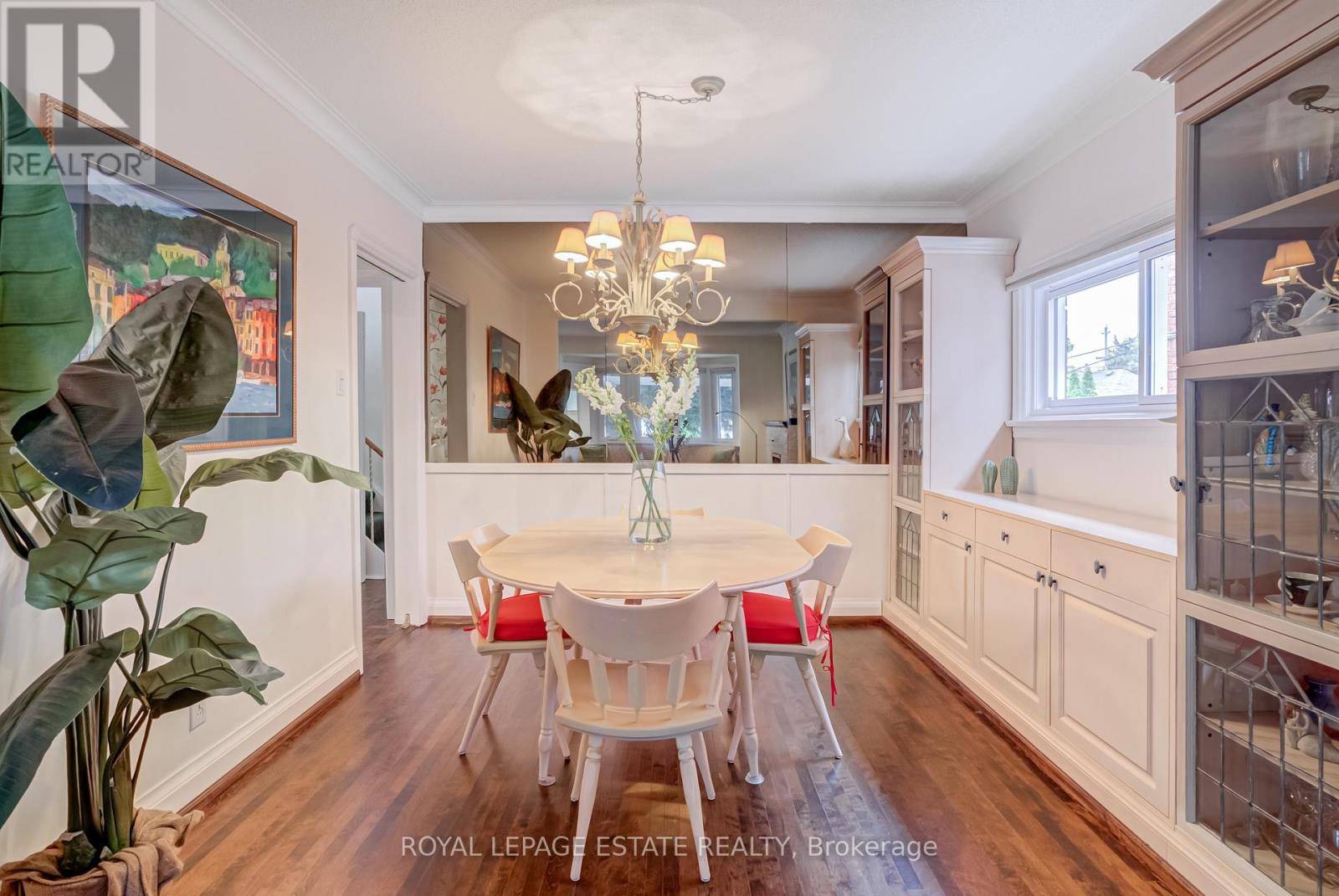 Toronto (danforth Village-east York), ON M4J4W7,11 LANKIN BOULEVARD