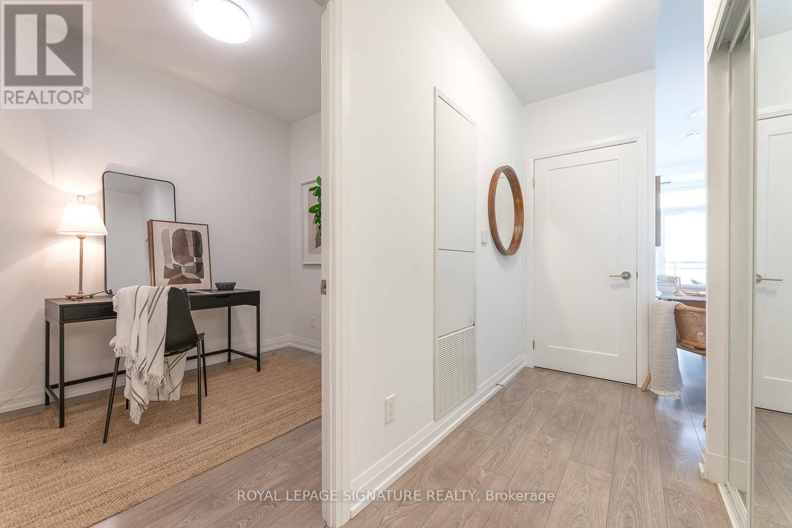 Toronto (east End-danforth), ON M4C0B3,286 Main ST #809