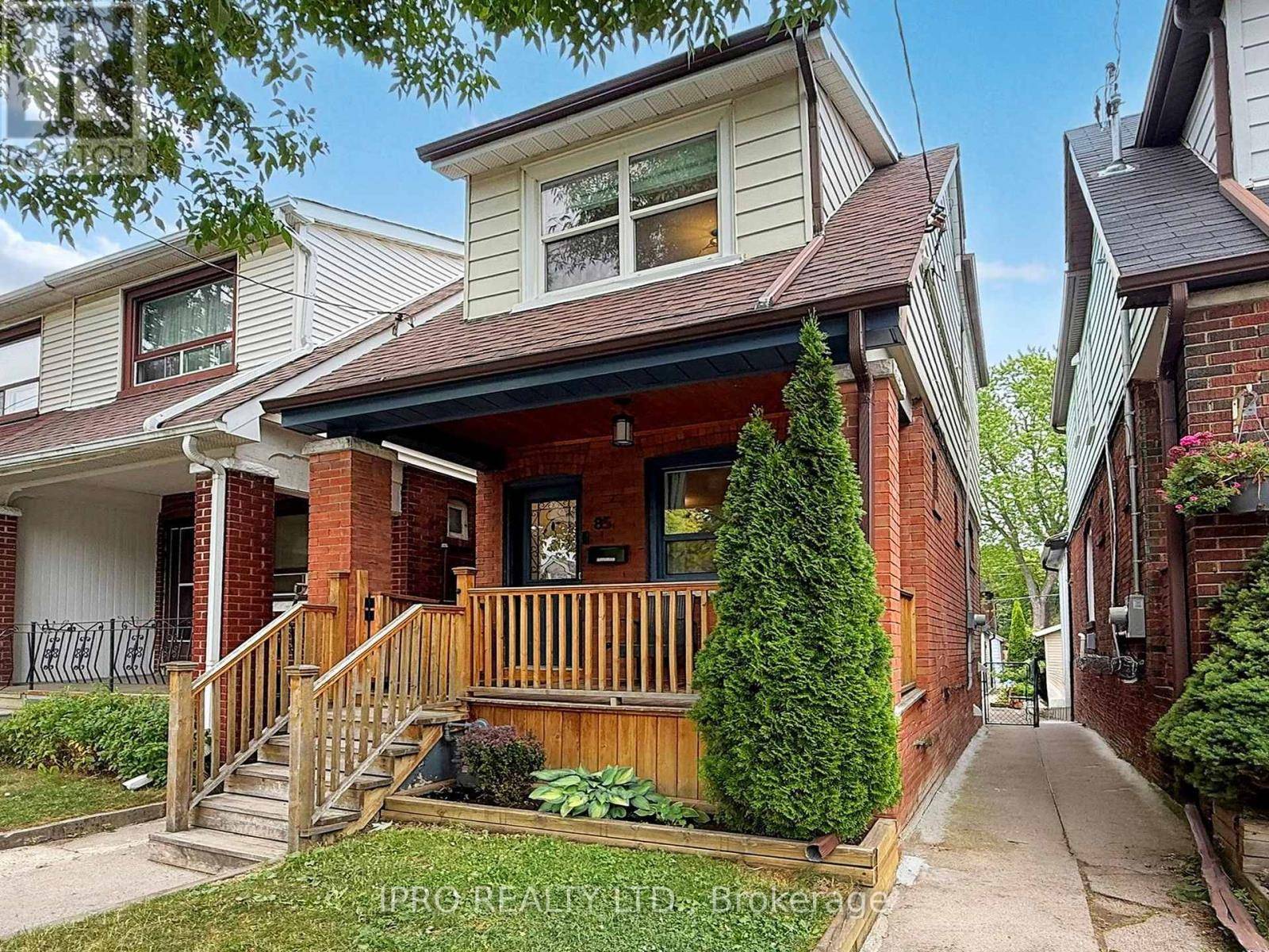 Toronto (woodbine-lumsden), ON M4C4V1,85 CHISHOLM AVENUE