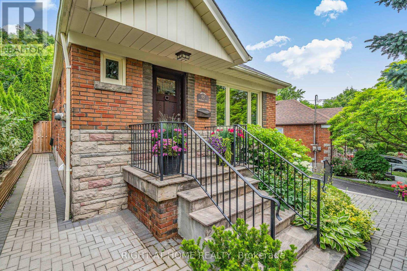 Toronto (cliffcrest), ON M1N3Z8,55 MIDLAND AVENUE