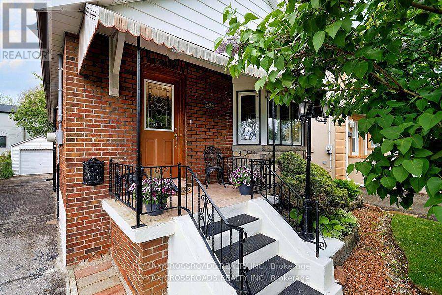 Toronto (east York), ON M4J2V3,334 O'CONNOR DRIVE