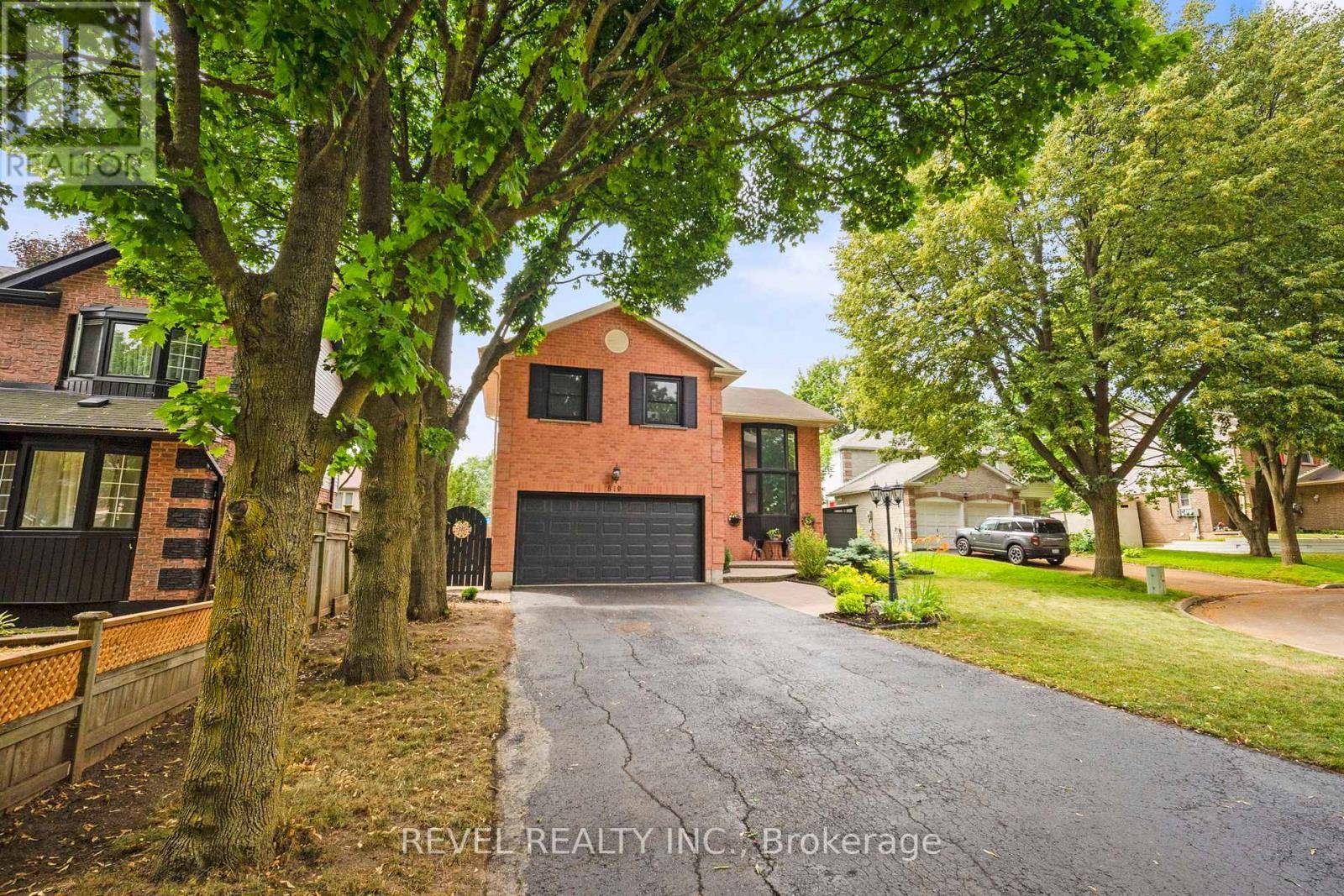 Whitby (williamsburg), ON L1N6S3,819 IRONWOOD COURT