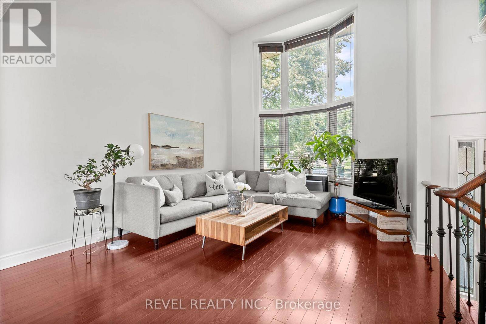 Whitby (williamsburg), ON L1N6S3,819 IRONWOOD COURT
