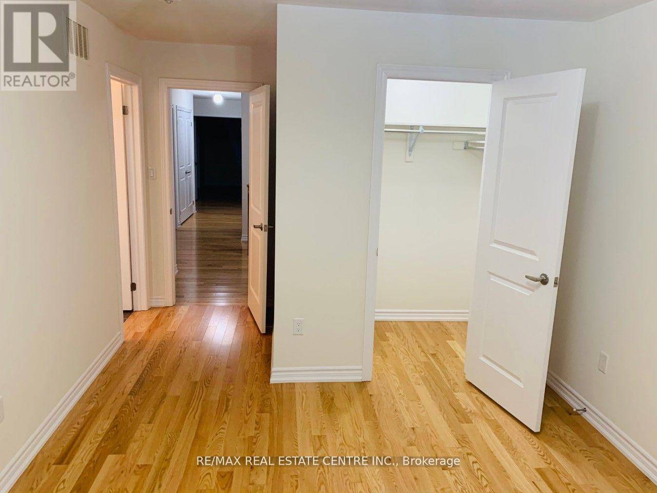 Whitby, ON L1P0K5,21 Whitefish ST #Upper