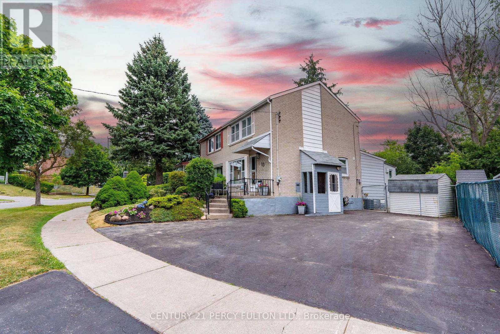 Toronto (clairlea-birchmount), ON M1L1Y5,10 CHESTNUT CRESCENT