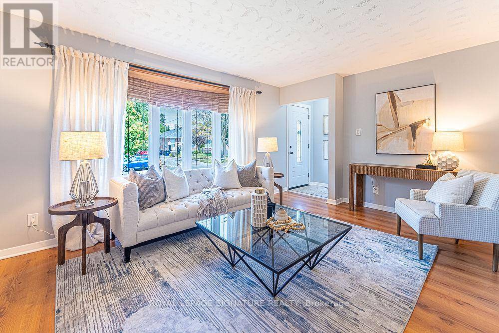 Toronto (bendale), ON M1P3R5,118 BIRKDALE ROAD