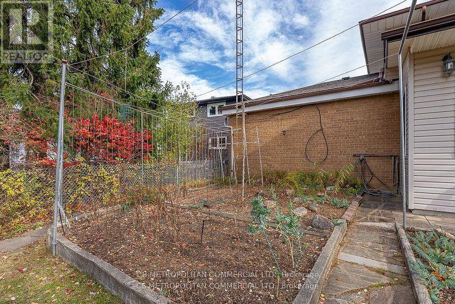 Toronto (highland Creek), ON M1C1C3,40 CONLINS ROAD