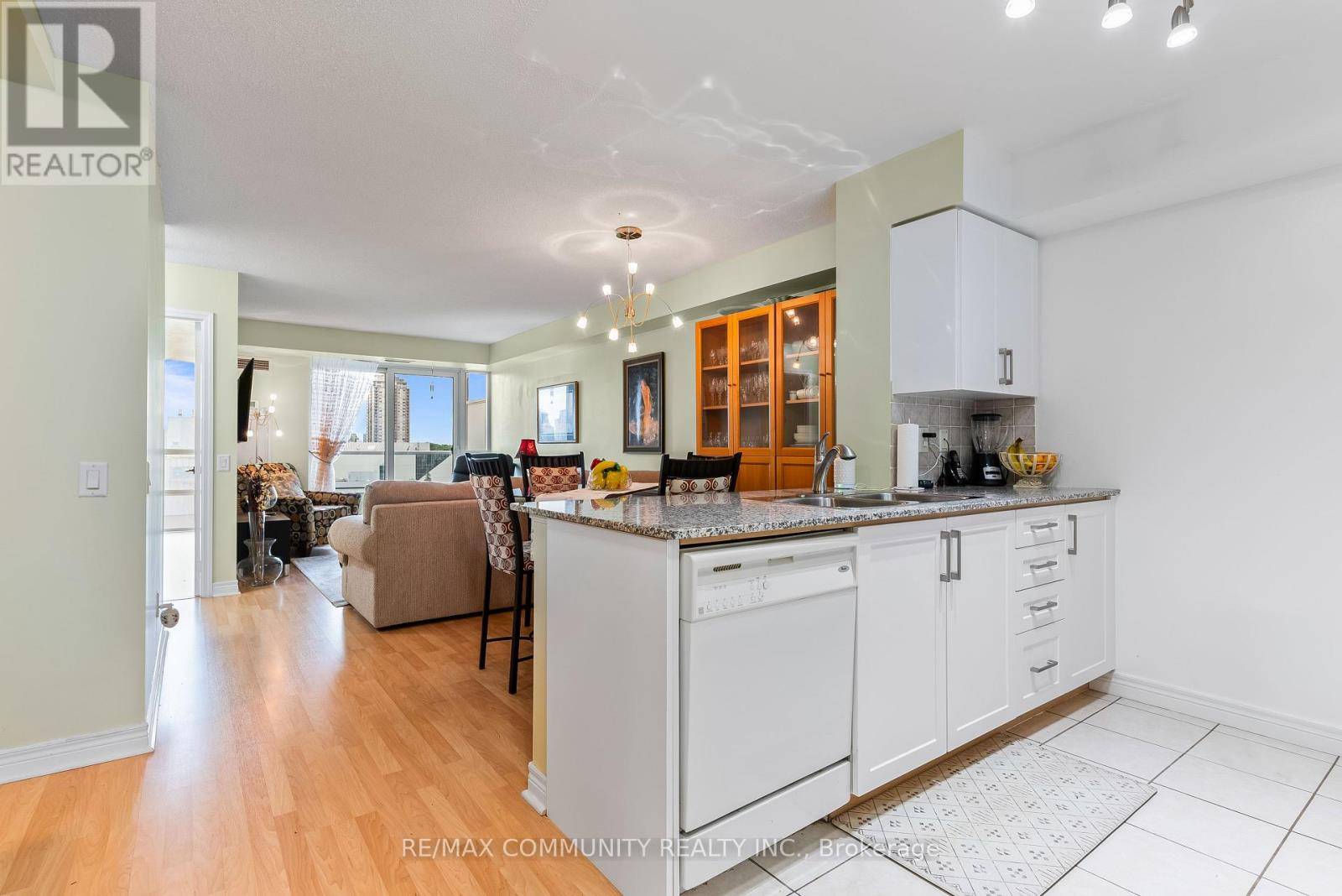 83 Borough DR #809, Toronto (bendale), ON M1P5E4