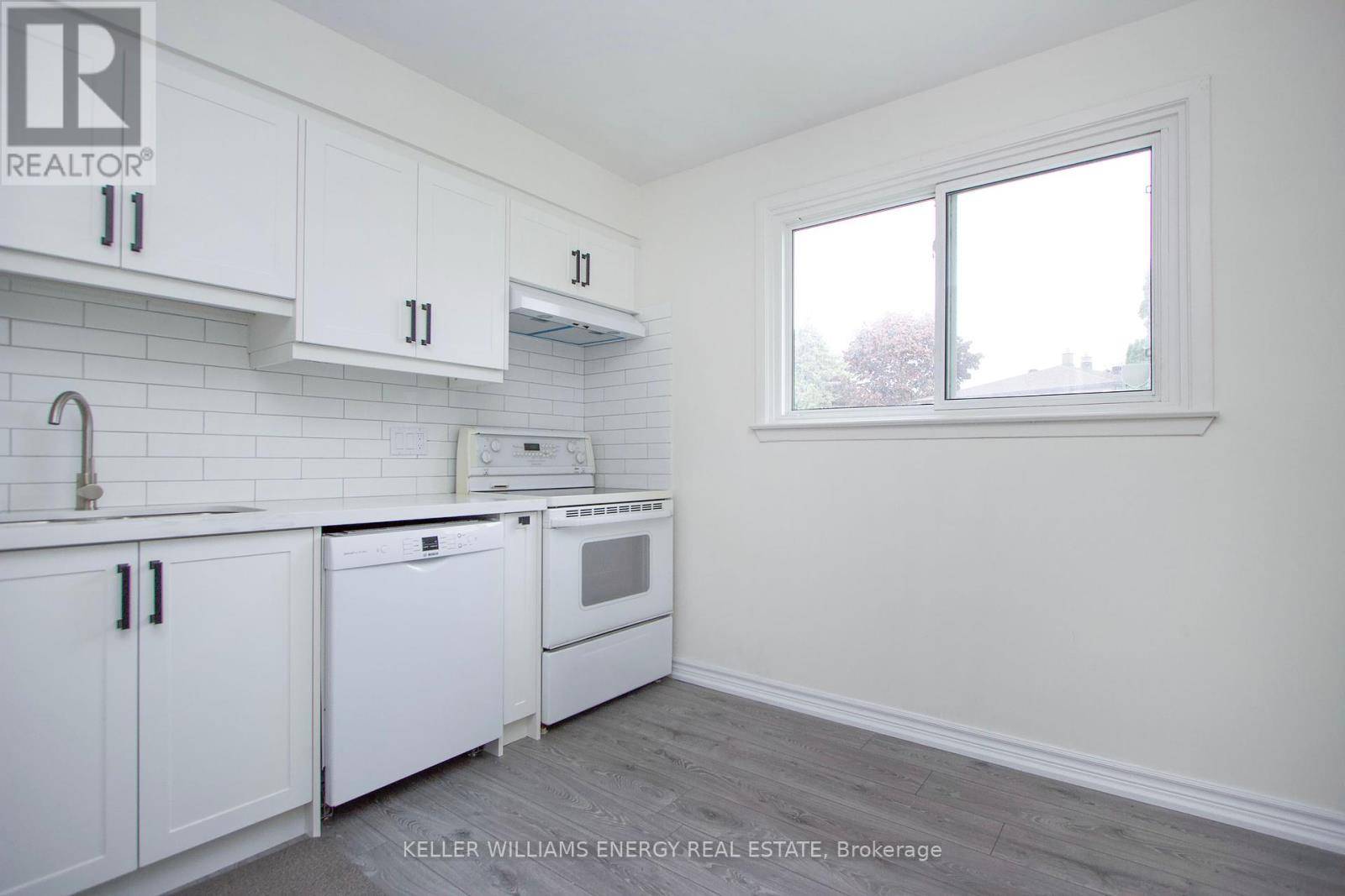 Oshawa (donevan), ON L1H2X2,743 Cypress AVE #1
