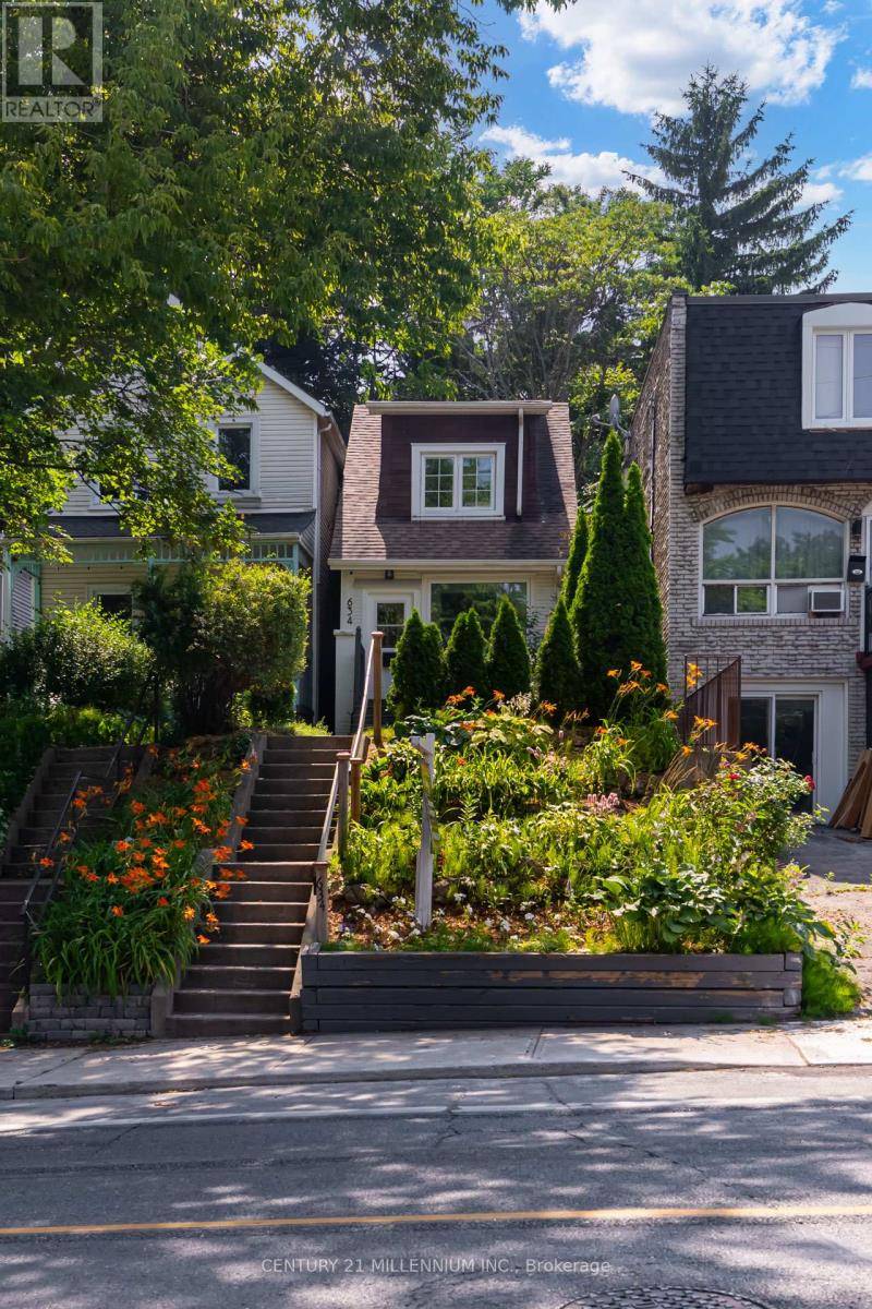 Toronto (woodbine Corridor), ON M4E2J1,634 WOODBINE AVENUE