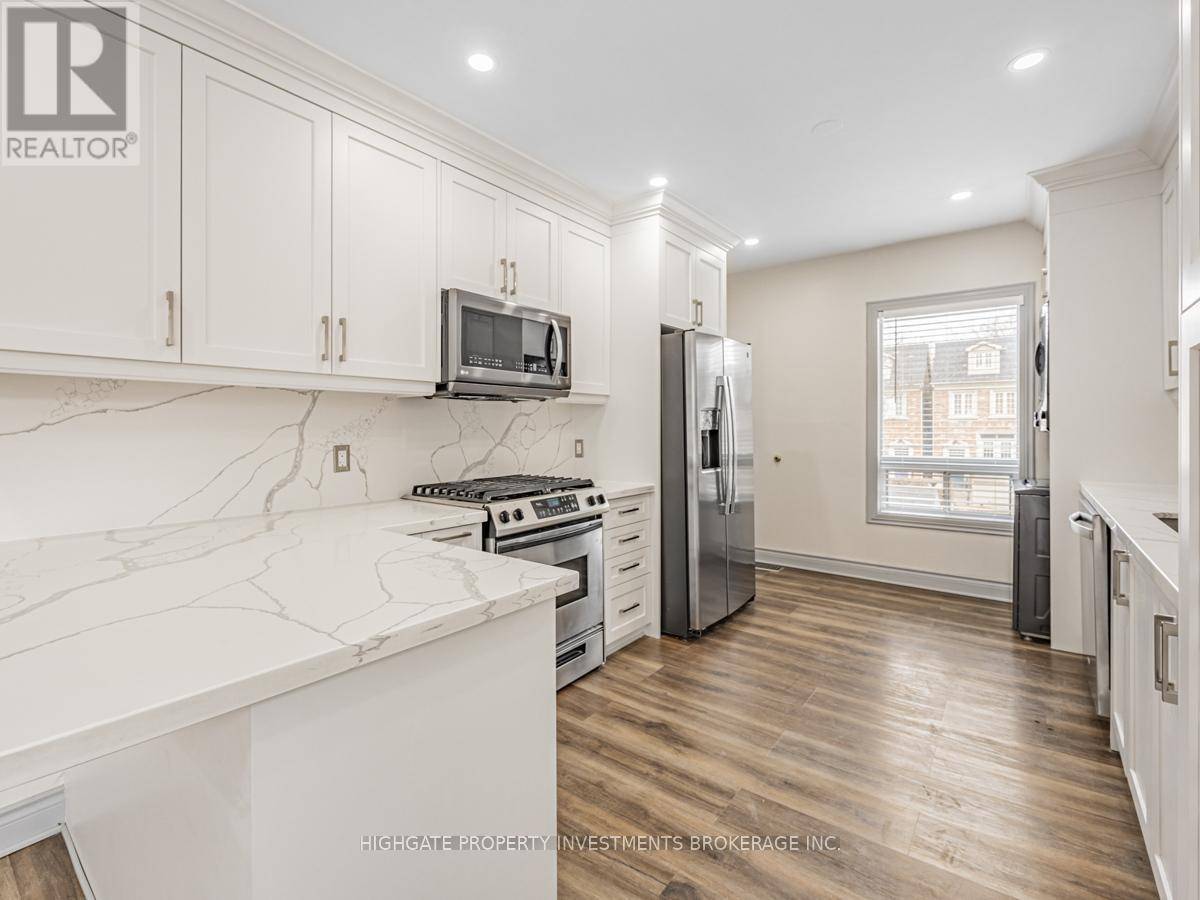 Toronto (the Beaches), ON M4L1B7,6 Kew Beach AVE #Upper