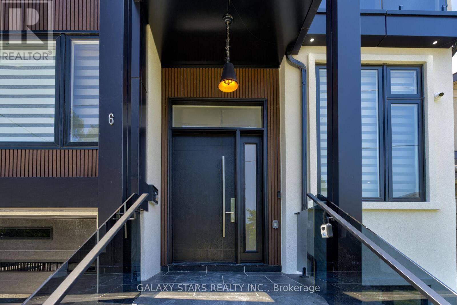 Toronto (broadview North), ON M4K3N5,6 STANHOPE AVENUE