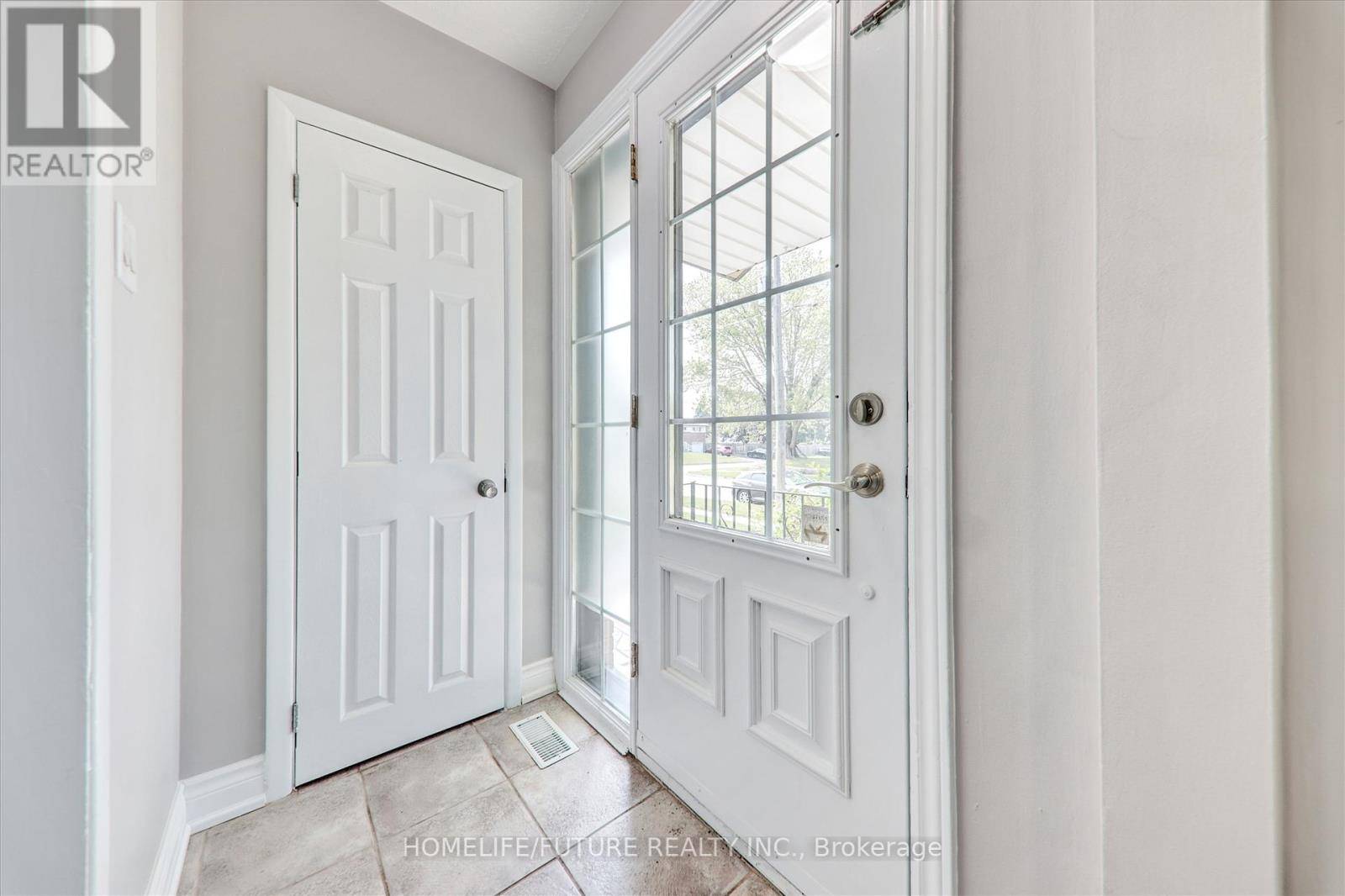 Whitby (blue Grass Meadows), ON L1N3S4,203 CRAWFORTH STREET