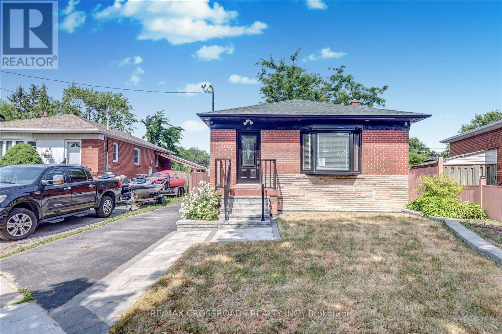 Toronto (woburn), ON M1H1P4,31 BENLIGHT CRESCENT