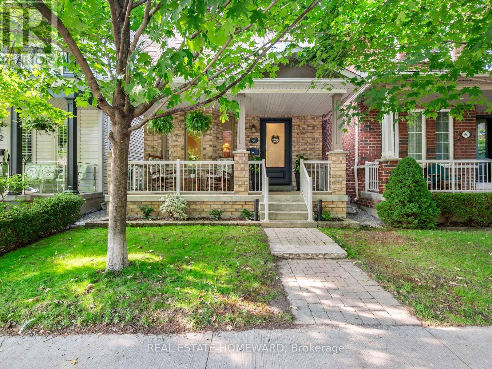 54 CROSSOVERS STREET, Toronto (east End-danforth), ON M4E3X4