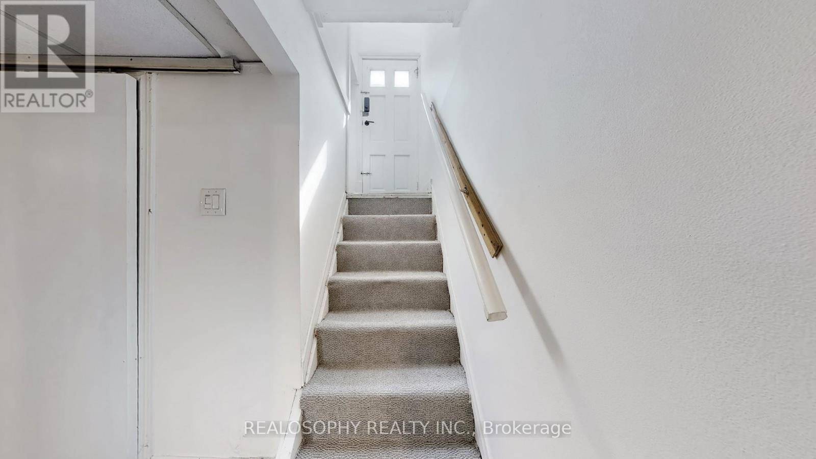 Toronto (the Beaches), ON M4E1R9,827 Kingston RD #Lower