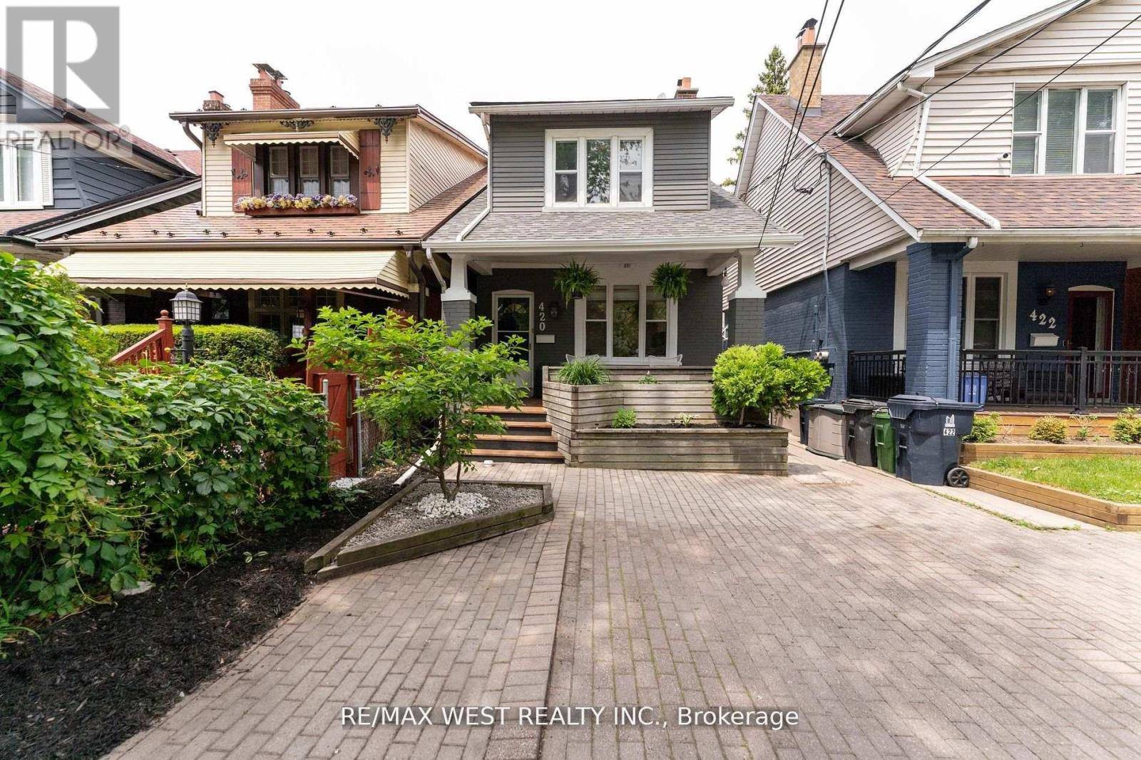 Toronto (the Beaches), ON M4L1T9,420 KINGSTON ROAD