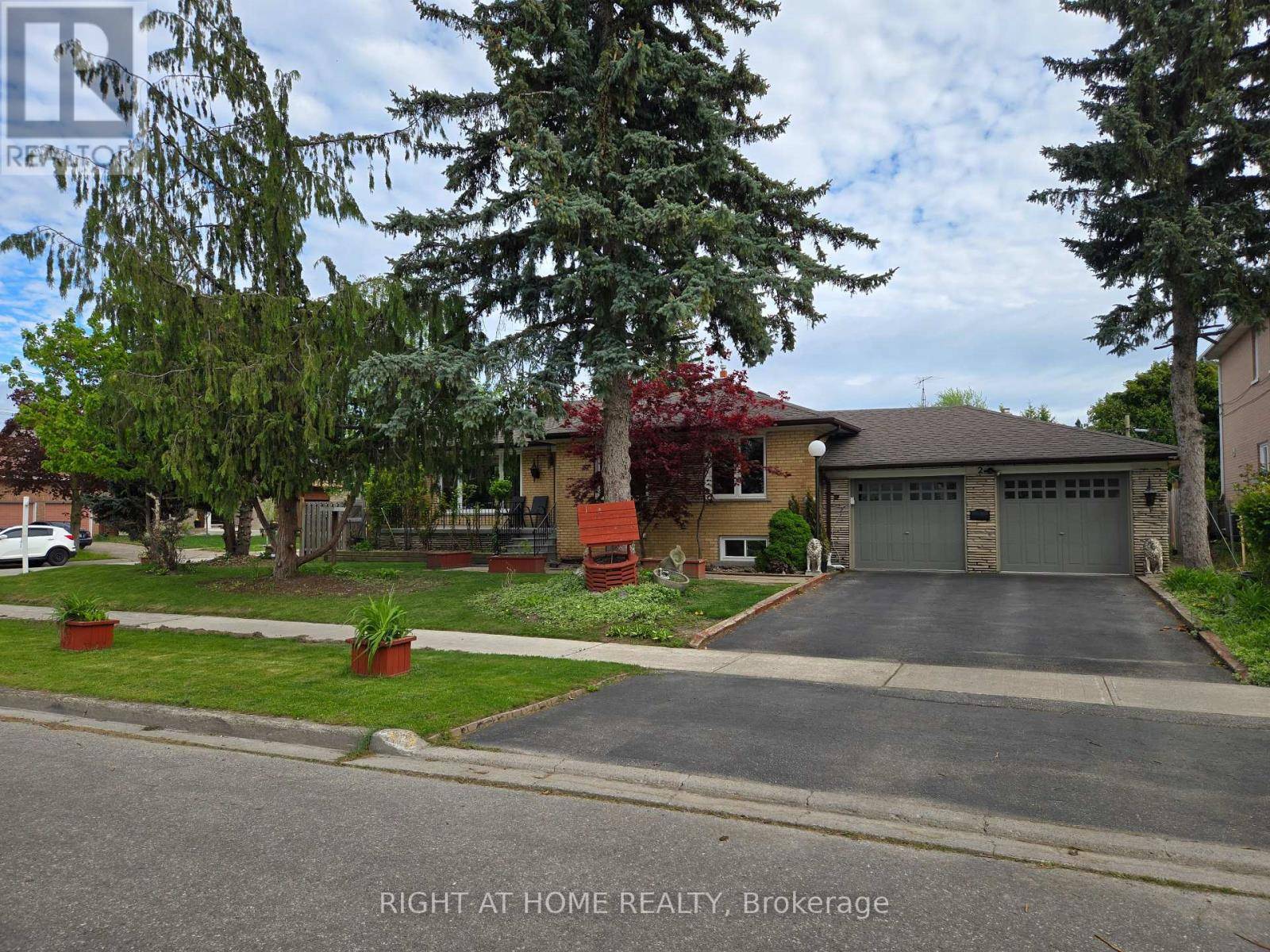 Toronto (agincourt South-malvern West), ON M1S1L2,2 EMMELINE CRESCENT