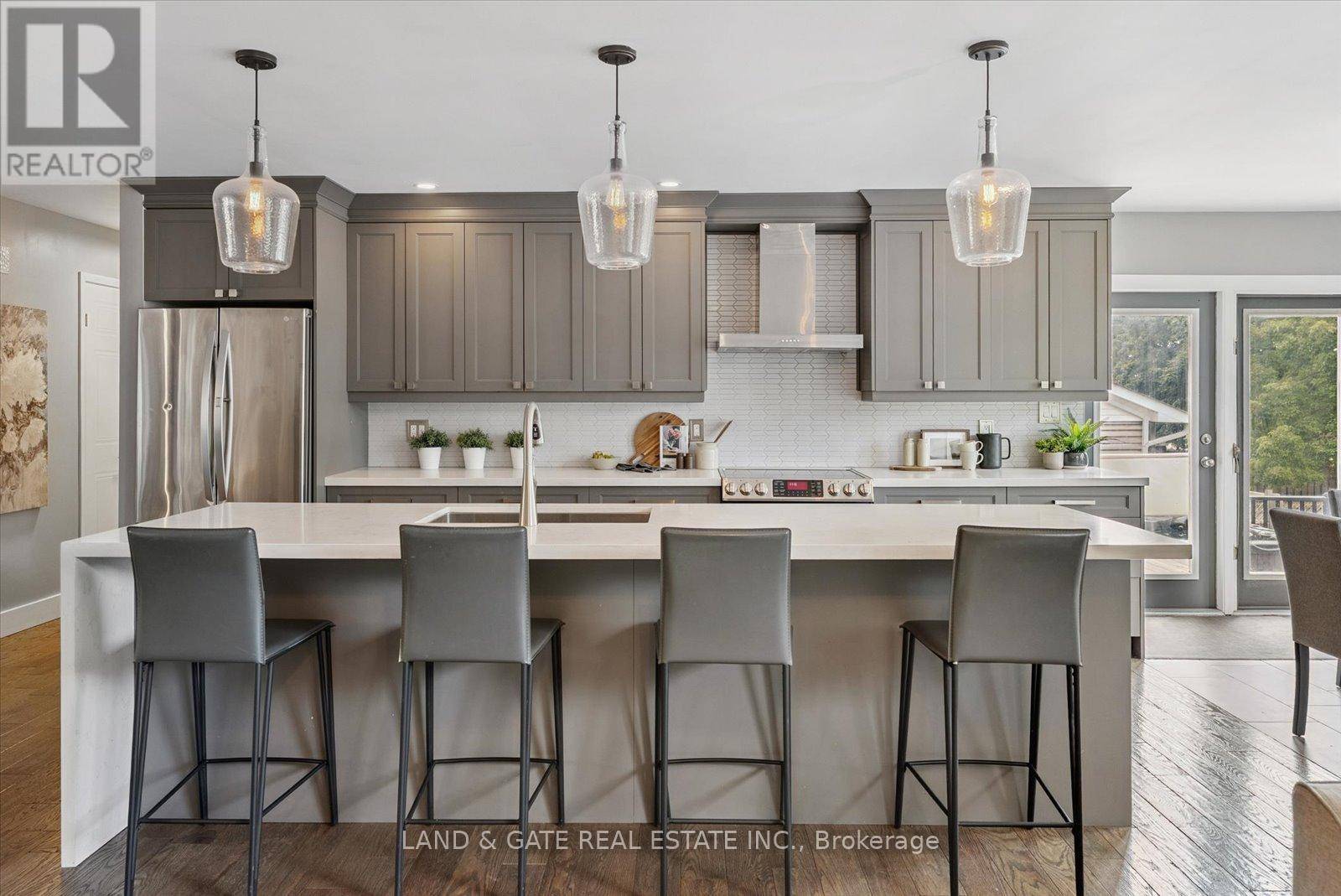 Oshawa (northglen), ON L1J7N7,677 WHISTLER DRIVE
