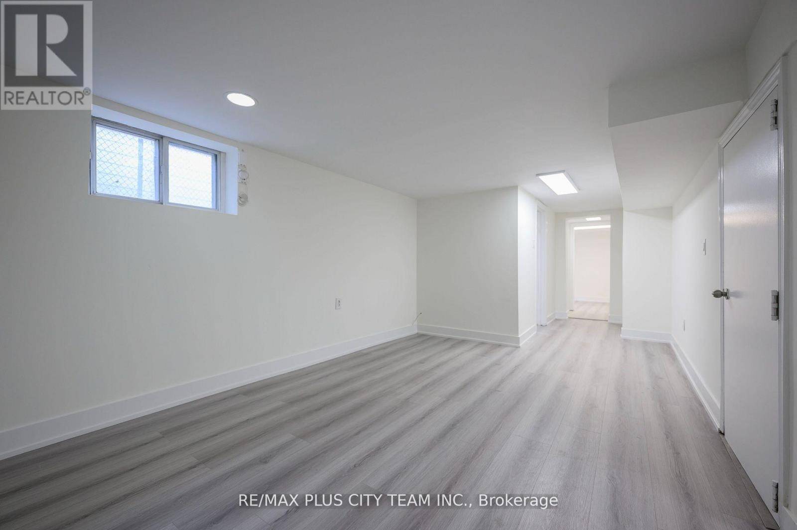 Toronto (crescent Town), ON M4B1H8,5 Ripon RD #Lower