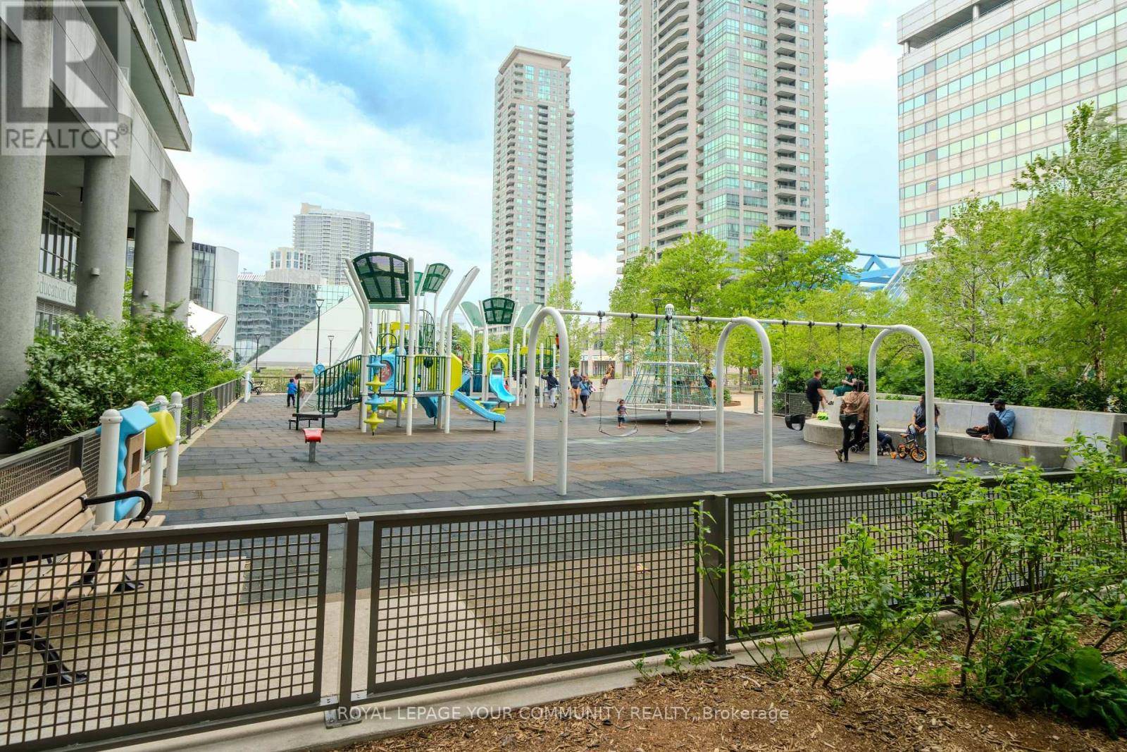 70 Town Centre CT #705, Toronto (bendale), ON M1P4Y7