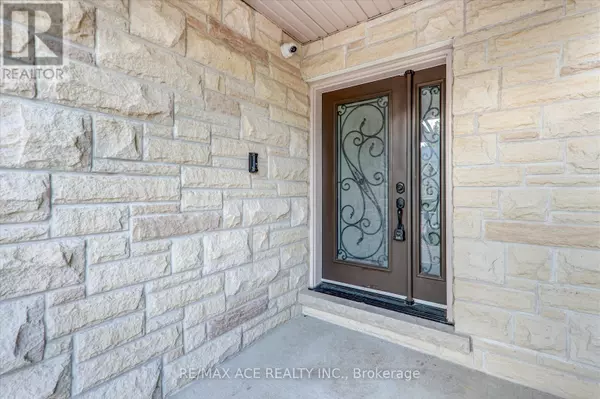 Toronto (birchcliffe-cliffside), ON M1N3K6,71 LILLINGTON AVENUE
