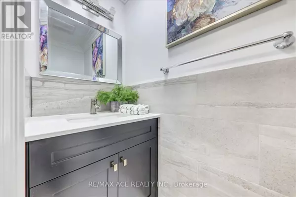 Toronto (birchcliffe-cliffside), ON M1N3K6,71 LILLINGTON AVENUE