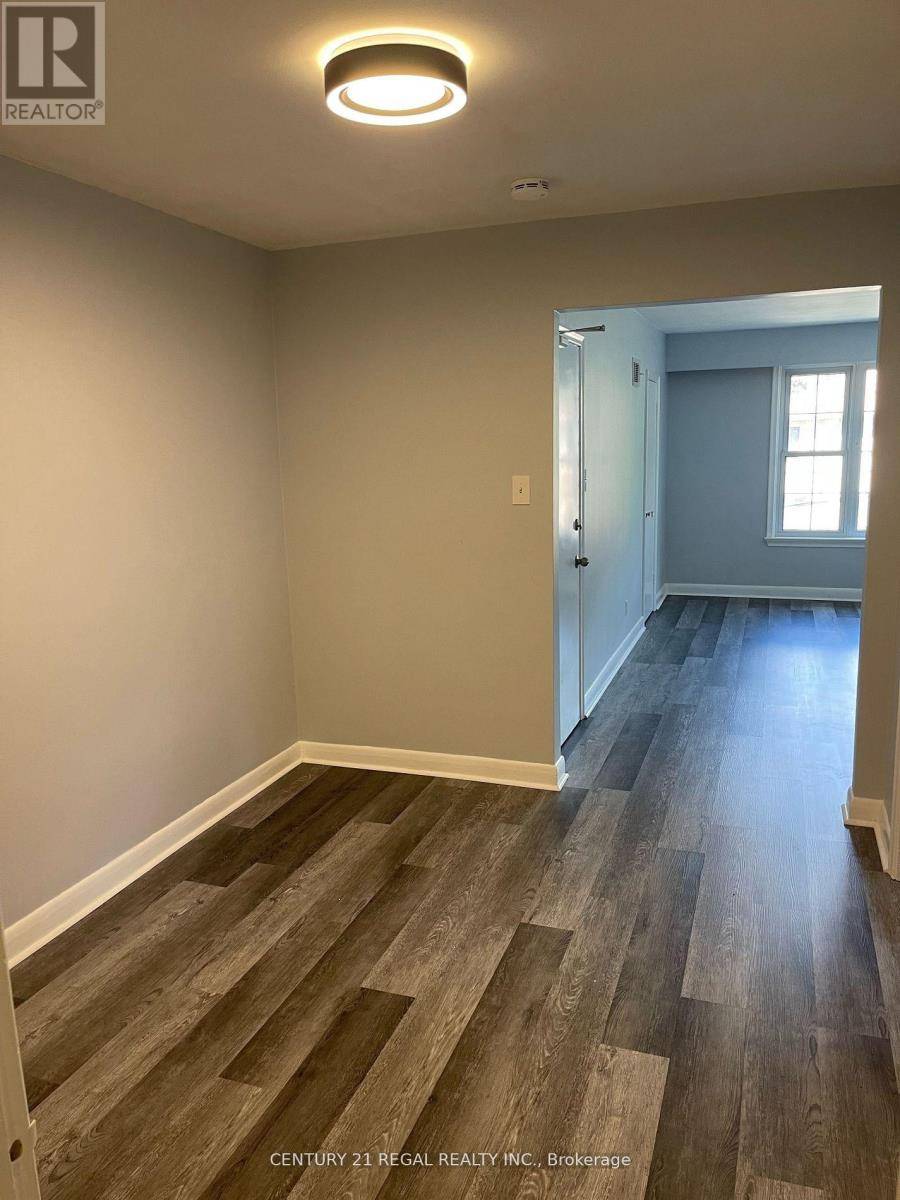 Toronto (east End-danforth), ON M4E1V6,31 Love CRES #Upper