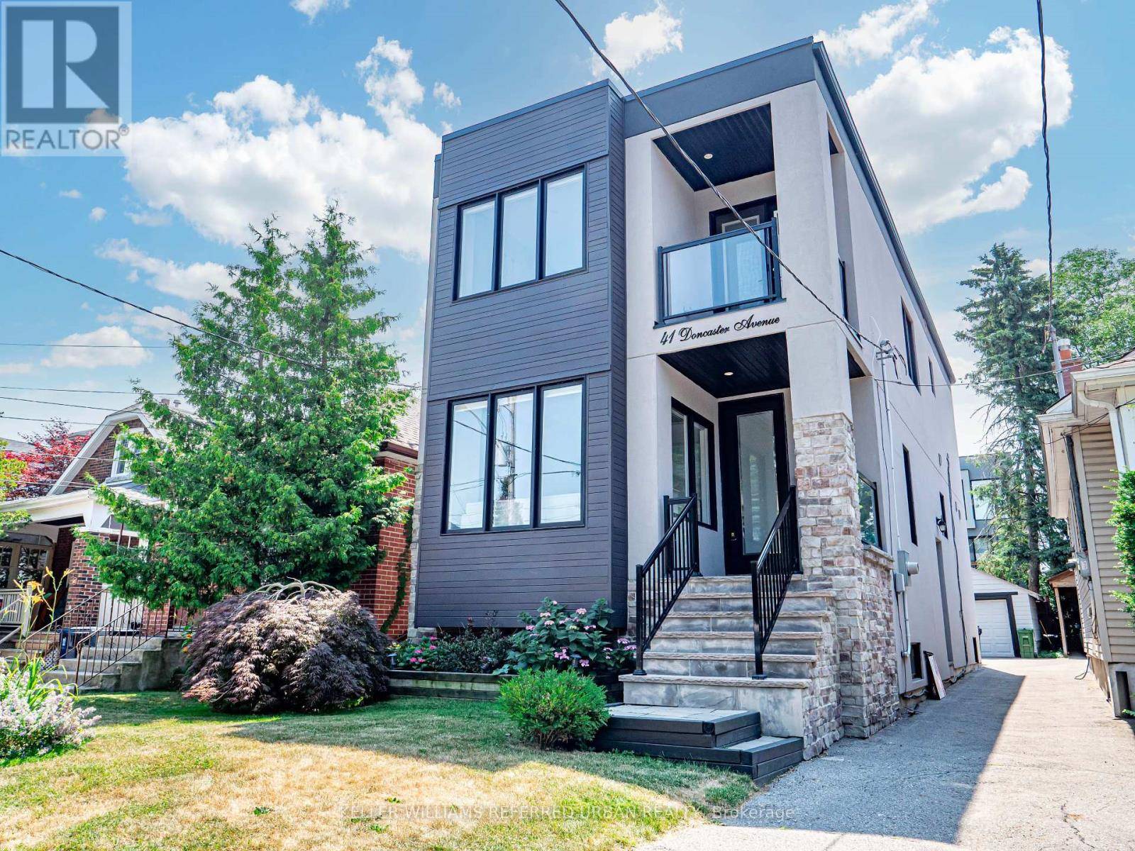 Toronto (woodbine-lumsden), ON M4C1Y6,41 DONCASTER AVENUE