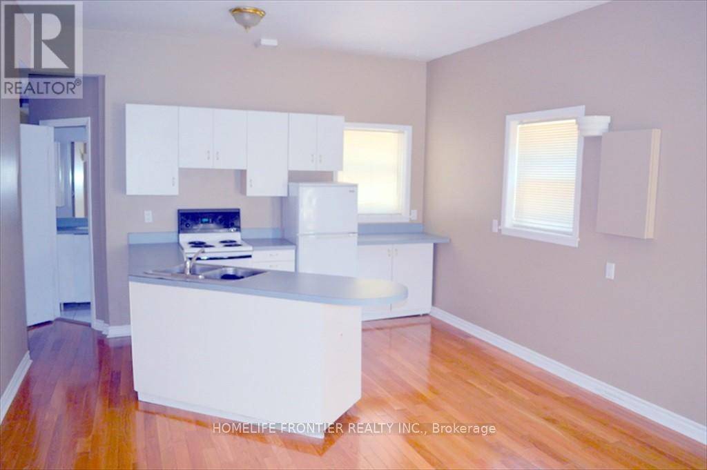 Toronto (greenwood-coxwell), ON M4L2S5,79 Redwood AVE #2