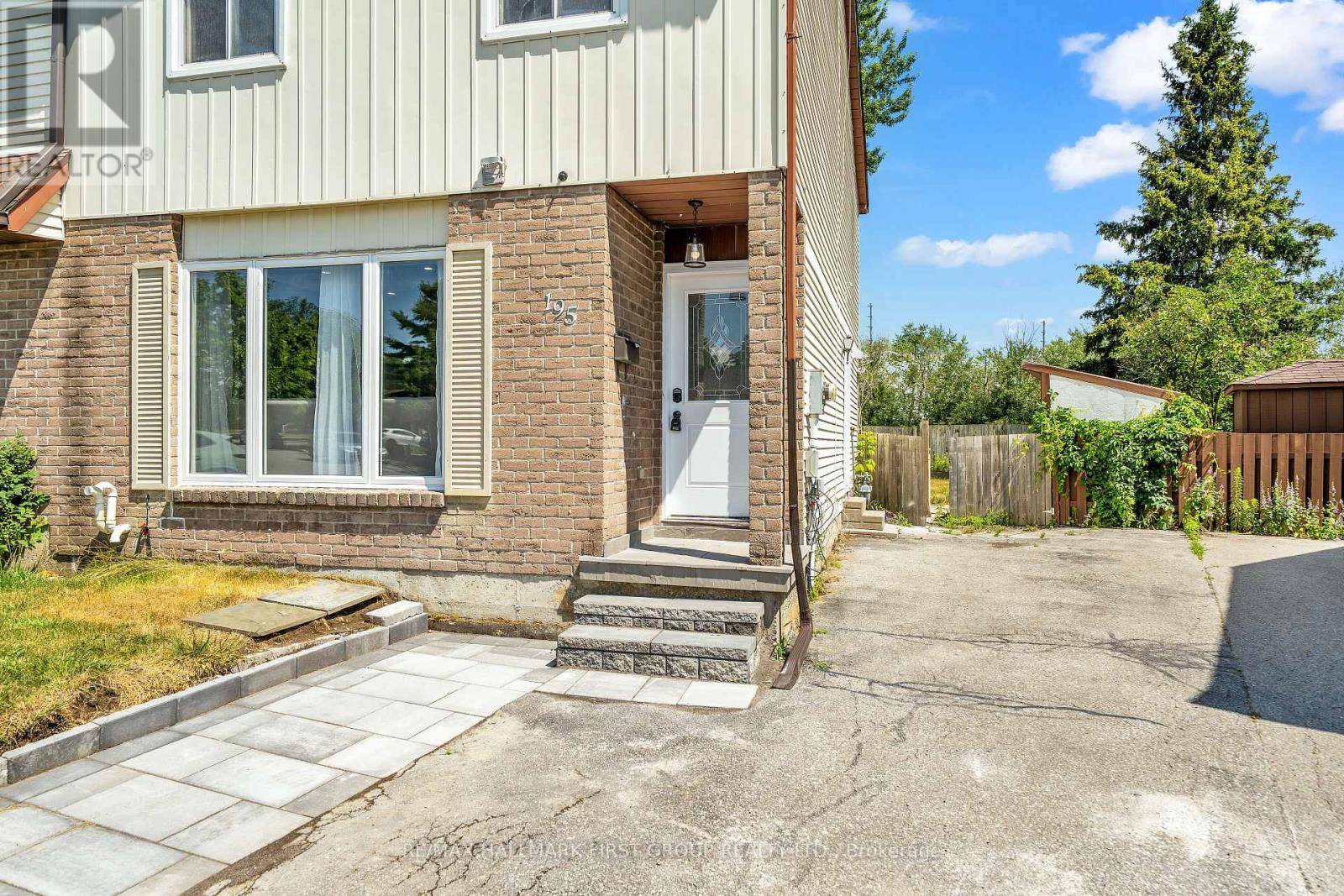Oshawa (vanier), ON L1J7B3,195 CASTLEBAR CRESCENT