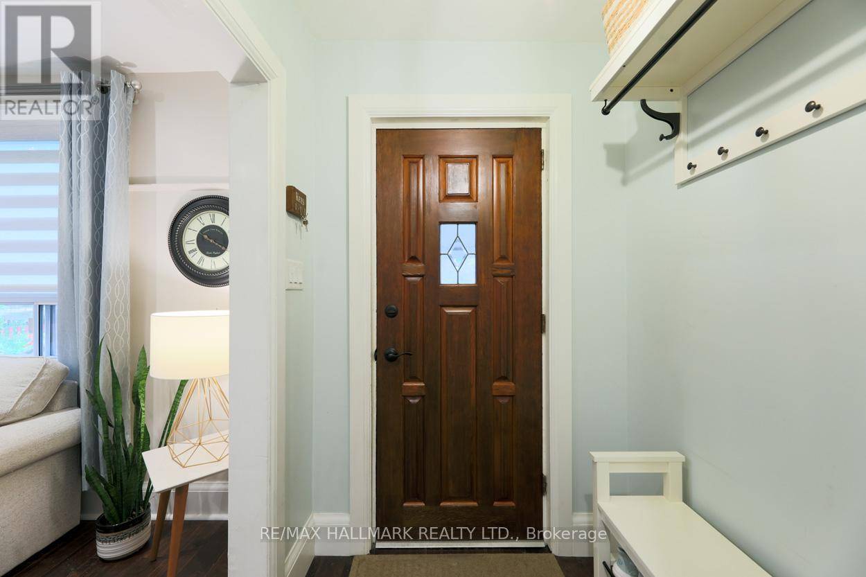 Toronto (birchcliffe-cliffside), ON M4E3S7,321 VICTORIA PARK AVENUE