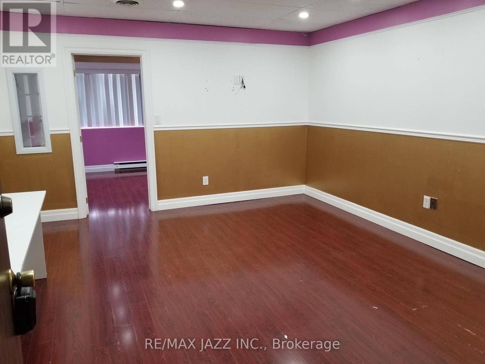 Oshawa (donevan), ON L1H1G3,633 King ST East #201