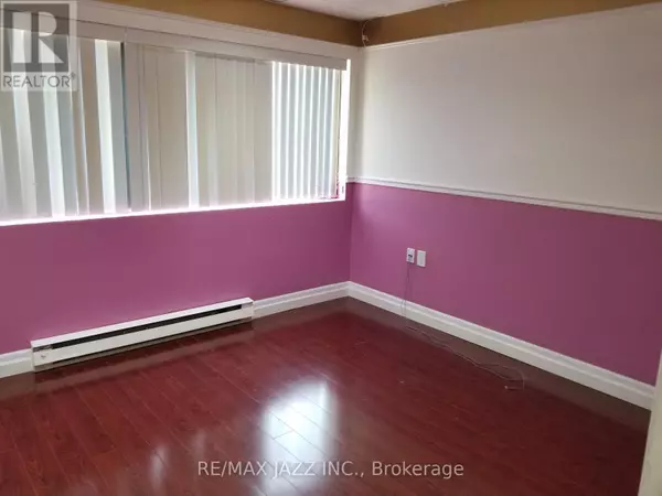 Oshawa (donevan), ON L1H1G3,633 King ST East #201